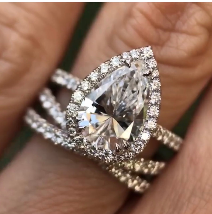 2.75 Ct. Pear Cut Halo Diamond Engagement Ring VS2