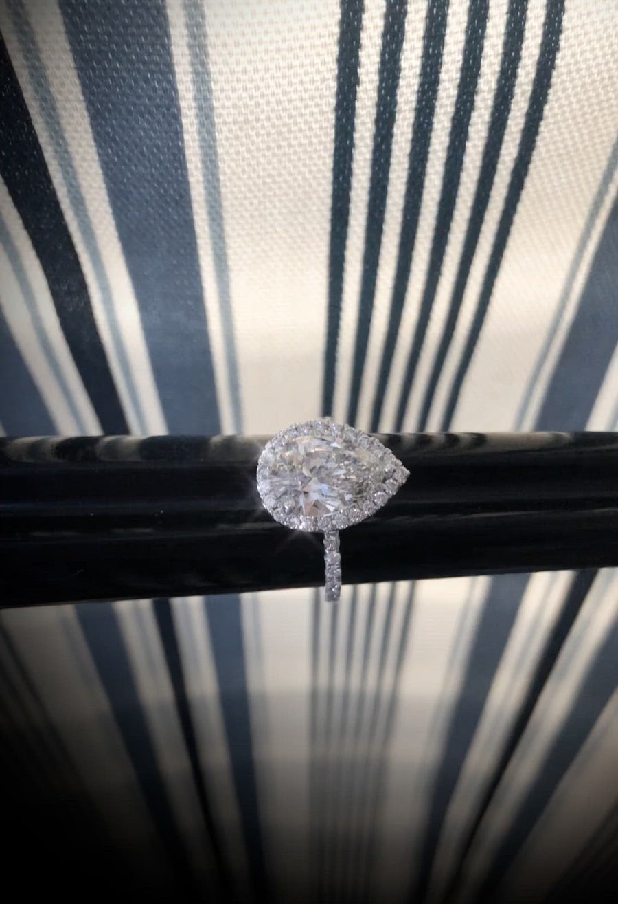 2.75 Ct. Pear Cut Halo Diamond Engagement Ring VS2